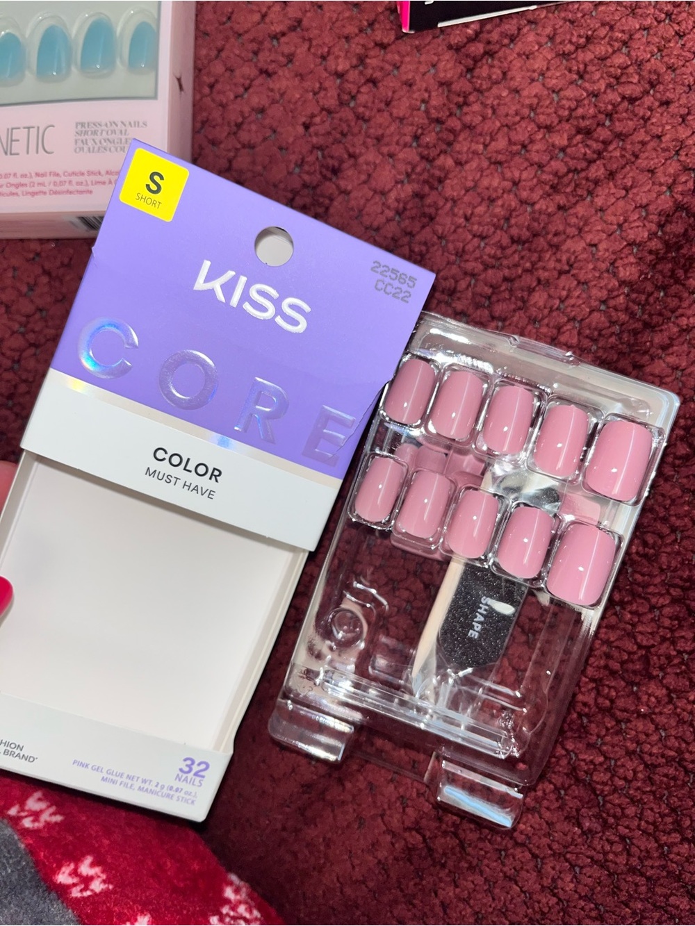 9 press on nails sets + tower 28 spray - Picture 9 of 11